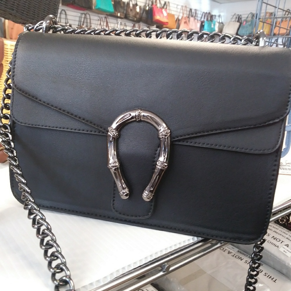 Trendy cross-body/handbag/purse removable strap.